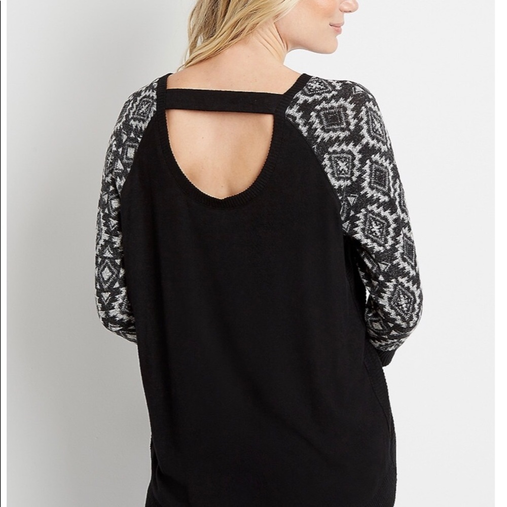 MAURICES Women's Black Printed Sleeve Round Hem Pullover. - Picture 2 of 4